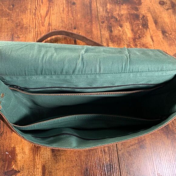 Businesstaschen von Oskar Stag Dark Brown Leather Laptop Messenger Bag - Picture 5 of 8